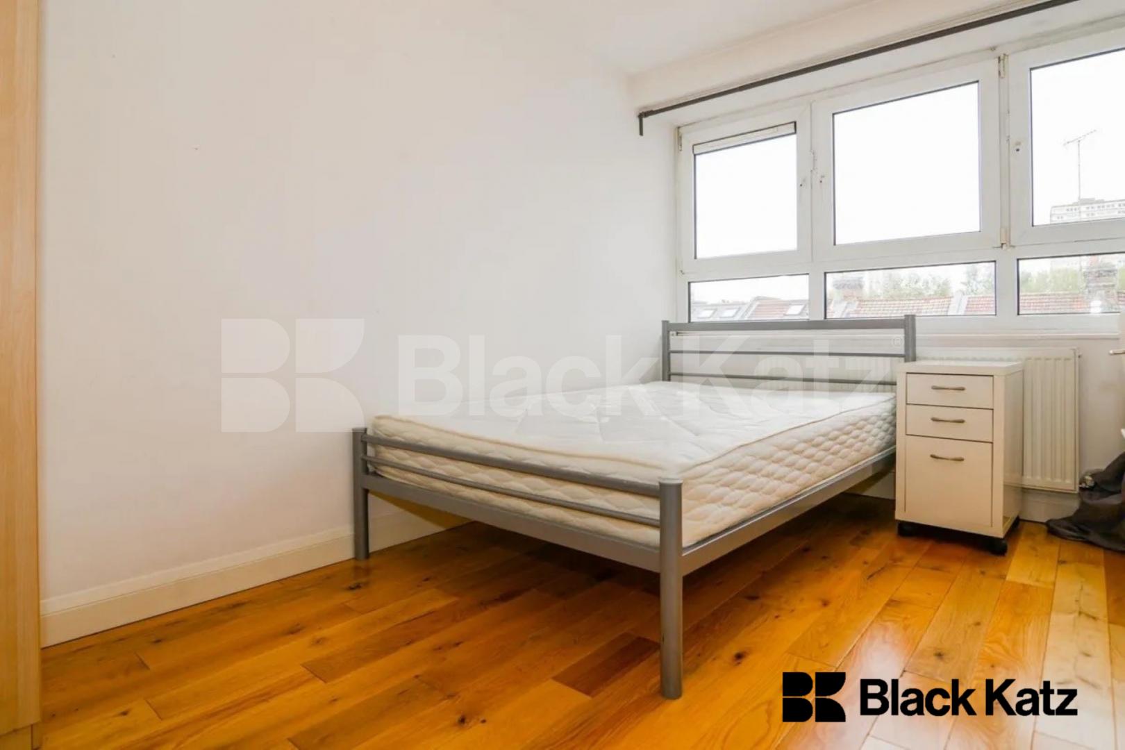 Beautiful apartment  925 Sq.Ft. with two bathrooms & balcony  Bullen Street, Battersea Park